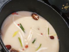 -三人行骨头王火锅(长寿店)