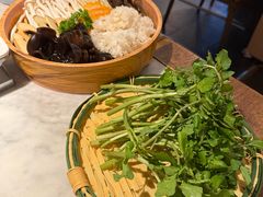 -尚尚仙·酸汤猪手·猪肚鸡火锅(华联万柳购物中心店)