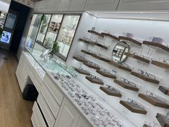 -翰佐蔡司小乐圆·依视路星趣控·暴龙眼镜折扣店