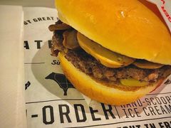 蘑菇牛肉汉堡-FATBURGER 特富客汉堡(外交公寓店)