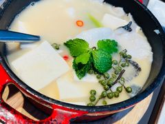 酸汤煮嫩滑鱼片-小大董·烤鸭(观景餐厅·南京西路店)