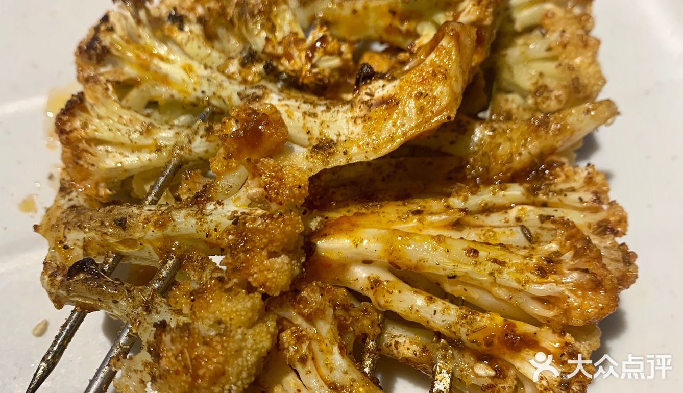 环境干净、整洁、卫生 每桌一个烤架,自动旋转炭烤