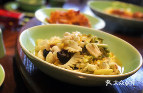 Snow Cabbage and Winter Bamboo Shoot Stir-fry with Cuttlefish