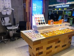 -LOOK眼镜·蔡司依视路配镜(宝山万达店)