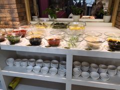 自助调料区-健晟星期天火锅(红岗店)