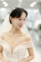 -Aros安麓笙婚纱礼服设计馆