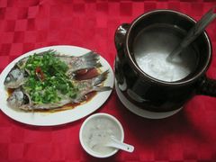 -先鲜鲫鱼粥