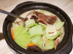 烧鹅头煲淋芥菜-百年恒益烧腊海鲜酒家·非遗传承(广州黄埔店)