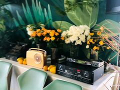 -思念果岭湖畔花房餐厅