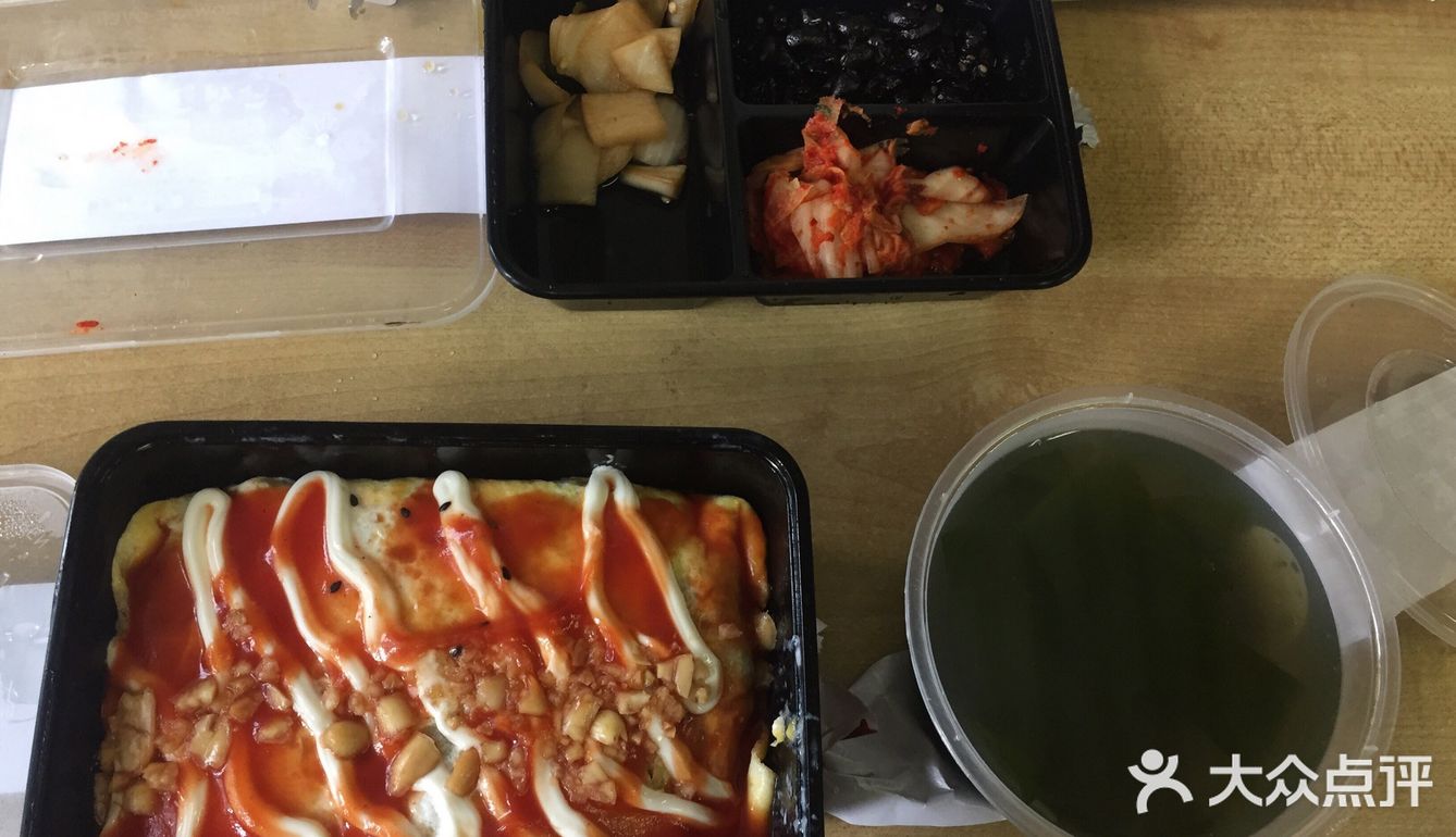 不喜欢吃那个黑色的豆豆。蛋包饭外面的蛋很薄一层