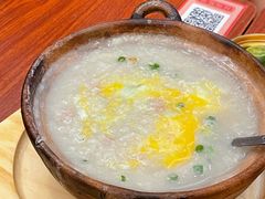 -何妹湿辣牛肉·粤式烧烤砂煲(桂雅路店)