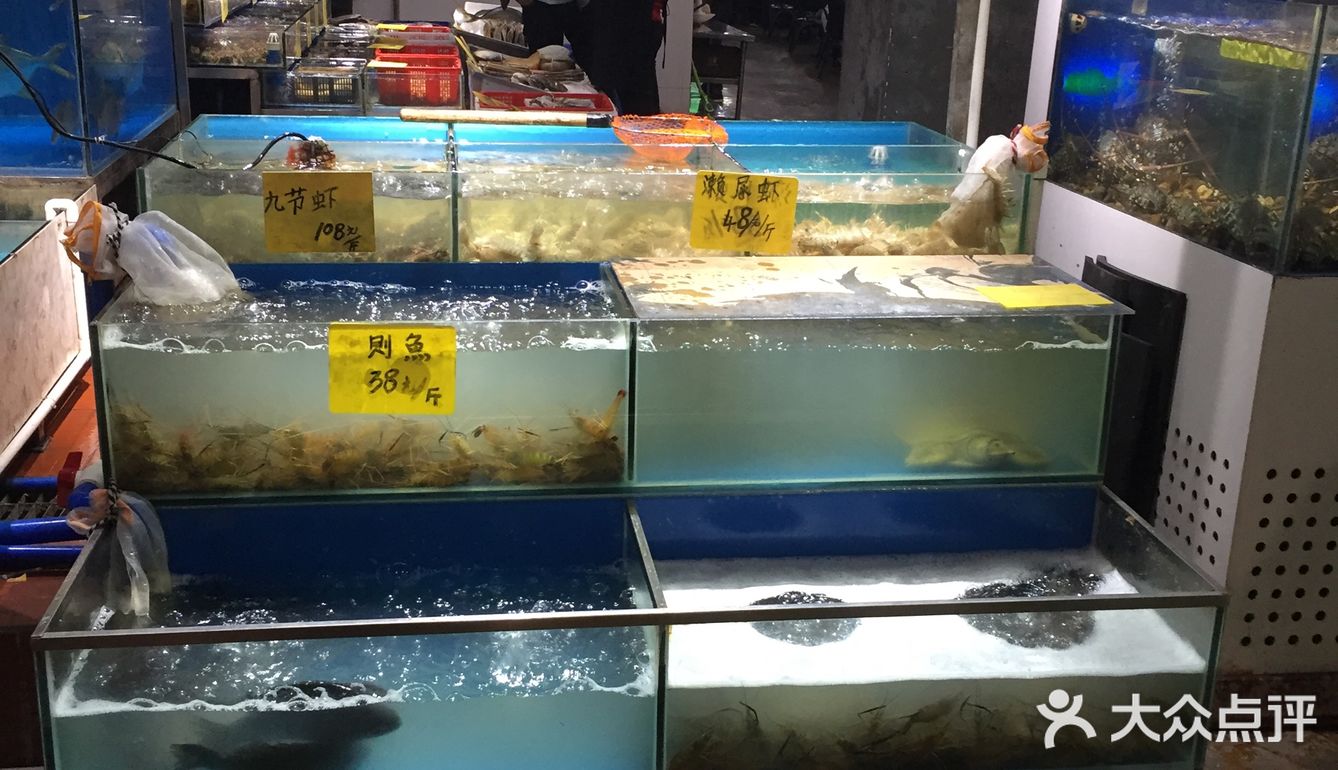 直接导航过来才可以，楼下有️，早点来很多车位