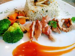 -Chom Cafe and Restaurant