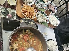 -刘姐啤酒鱼民族演艺餐厅(西街总店)