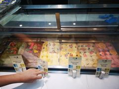 面包甜点陈列柜-武汉洲际酒店·漢自助餐厅