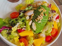 鲜虾牛油果沙律-喜洲吧·江畔老船厂·庭院餐厅(喜临院店)