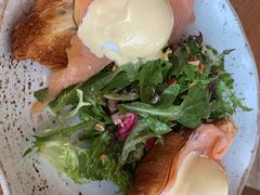 熏三文鱼班尼迪克蛋-ROAST coffee & eatery