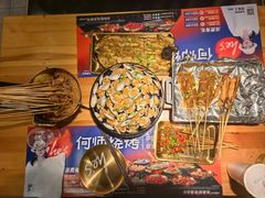 -何师烧烤·小龙虾·江湖川菜·精酿啤酒(成温店)
