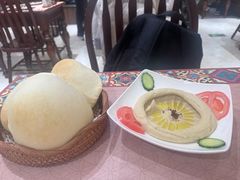 胡慕斯酱配饼-BRBR叙利亚餐厅(总店)