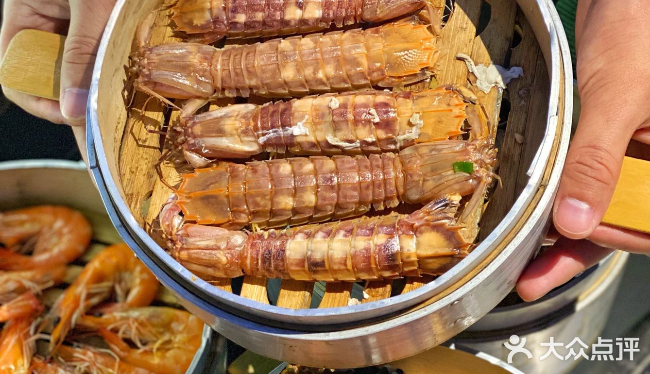 沉浸式吃饭体验，烁夜5D概念海鲜烤肉自助