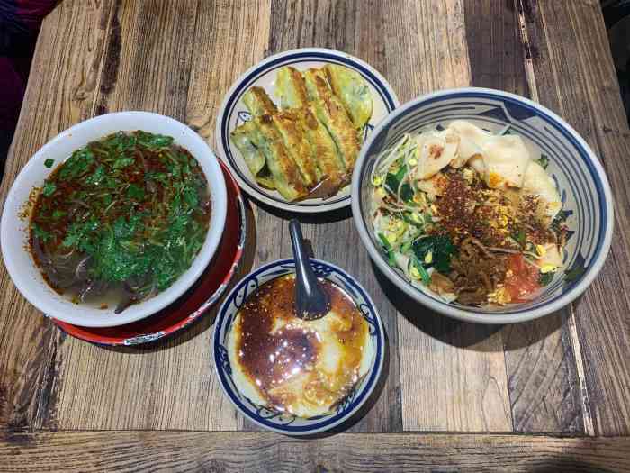 袁家村关中印象体验店"赛格7层,人巨多,要买卡,充值,里面柜台.