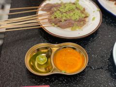 -何妹湿辣牛肉·粤式烧烤砂煲(桂雅路店)