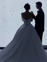 -至臻微拉婚纱摄影