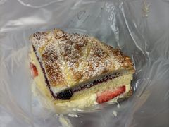 草莓天使酥菠萝-巴黎贝甜(浦东大华店)