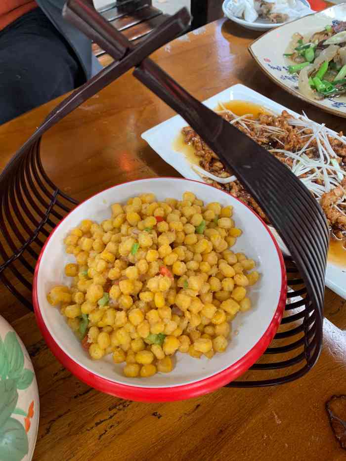 青山小厨(青城山店)-"爬了一天青城山后山,累的要死.下山回到镇.