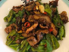 农家小炒肉-鑫巴蜀小镇 · 水煮鱼专研店(玉桥店)
