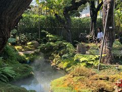 -Chom Cafe and Restaurant