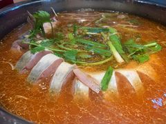 -野山舂·贵州现舂酸汤火锅(鸿通城店)