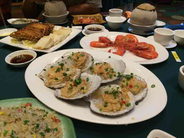 "老店,有点旧,环境要装修,洗手间通风换气