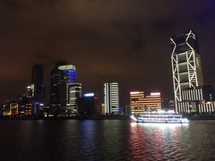 -黄浦江游览十六铺3号码头网红自助餐