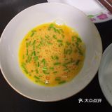 鸡蛋两枚，小葱，虾仁若干，盐，料酒，水淀粉等