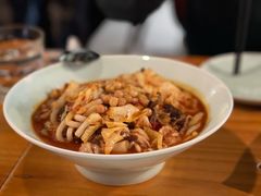 野蘑菇酸菜牛肉炒米粉-疆Jiang·新疆秘制料理