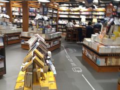 -西西弗书店&矢量咖啡(凯德晶萃广场店)