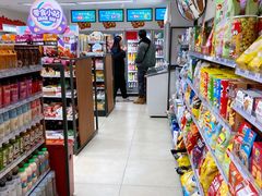 零售区-全家便利店(杭州龙翔桥地铁站店)