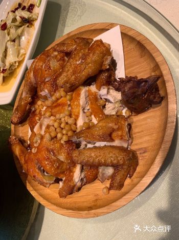 这桌菜  让人非常有食欲，香气浓郁，非常诱人