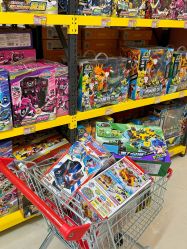 -卡通派潮品玩具折扣仓(青岛新城吾悦广场店)