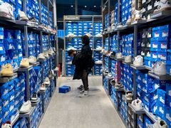 -百年港湾奥特莱斯(香炉礁店)