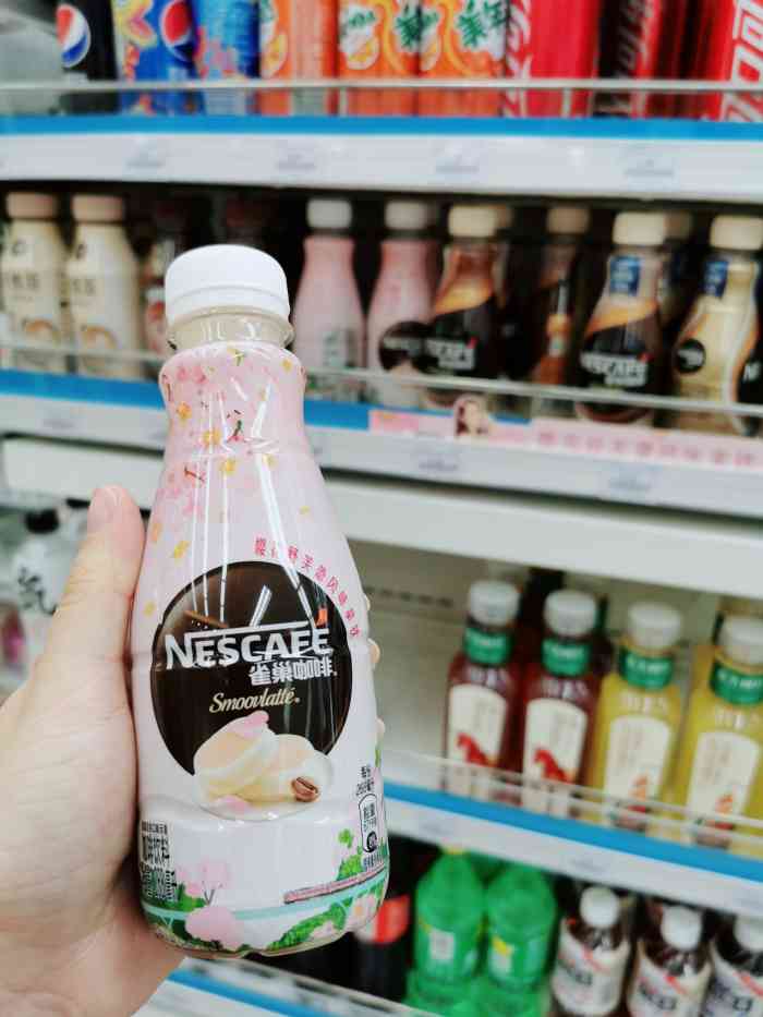 中百罗森(世界城广场店)-"这家便利店就在商场后背靠近边边上!中午.