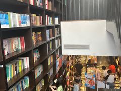 -钟书阁(松江泰晤士小镇店)