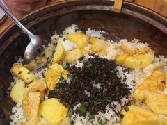 -帅巴人舅母子腊蹄民俗村