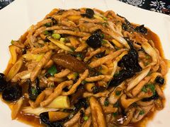鱼香肉丝-黄桷树曹家私房菜(江与城店)