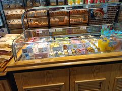 面包甜点陈列柜-壹谷多面包生日蛋糕 (三和店)