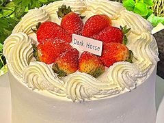 叠叠草莓-Dark Horse·黑马蛋糕·低脂·低糖淡奶(金匙望湖大厦店)