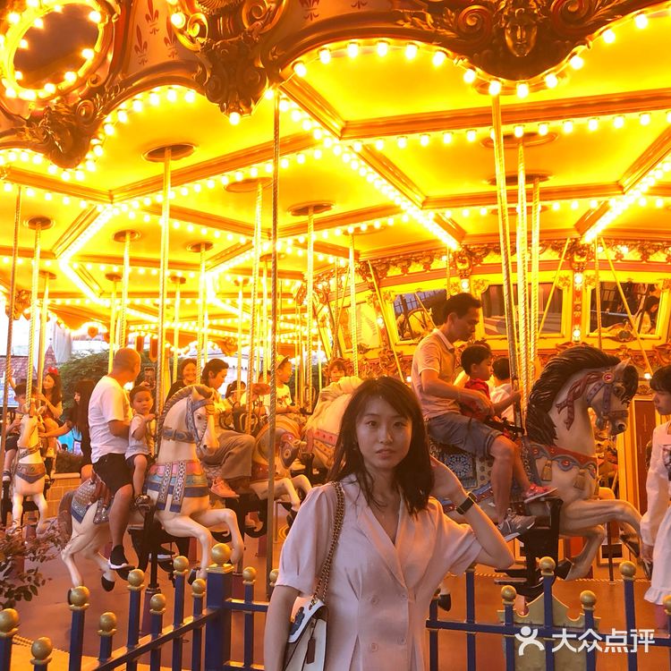 吃完晚饭 接着去看看夜景 还有体验了最刺激的星际穿越