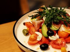 水牛芝士牛油果火腿番茄沙拉-MR.ROCKY洛奇先生RESTAURANT&BAR(宝安壹方城店)