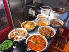 -爆炸头阿姨小四川正宗川味小吃(无任何分店)